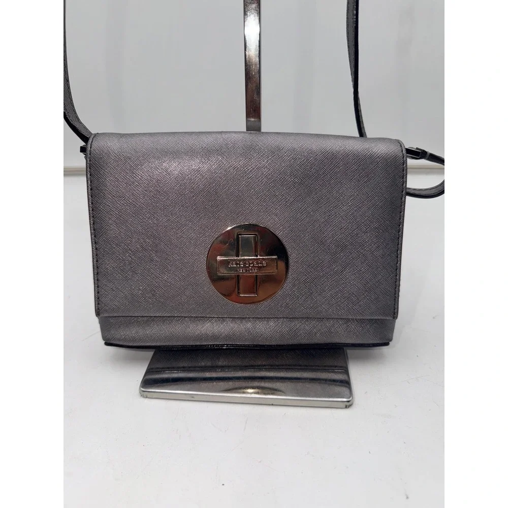 Kate Spade Metallic Gray Crossbody Bag with Turn-Lock Closure. Pre Loved